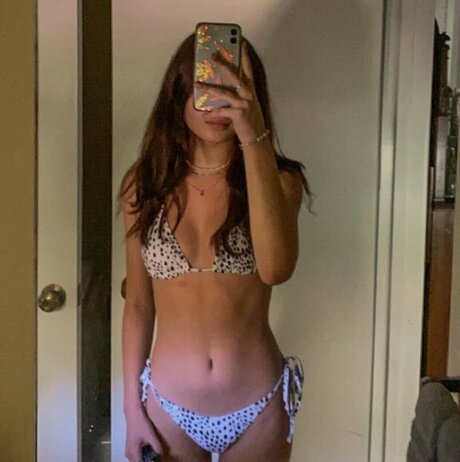 Emilykr0pp exclusive pornstar pic