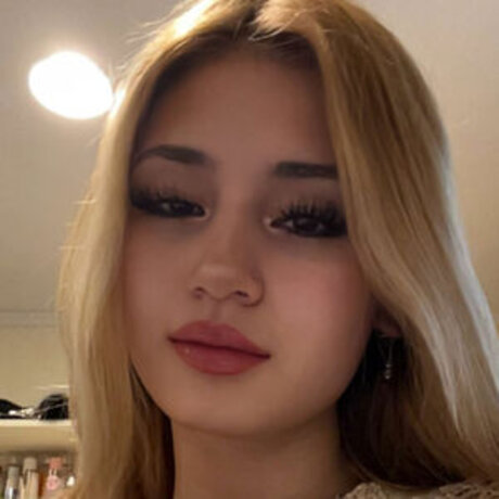 Emilykr0pp perfect pornstar gallery