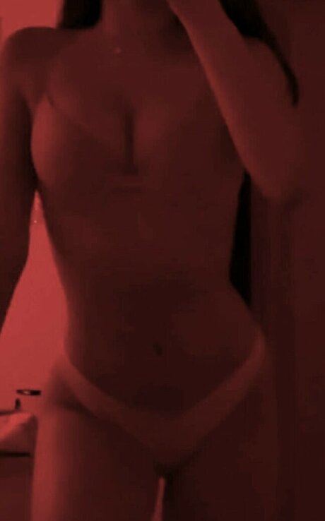 Emilykr0pp pornstar adult pics