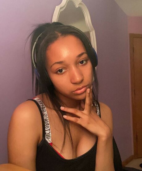 Ari Leigh Brown model beautiful img