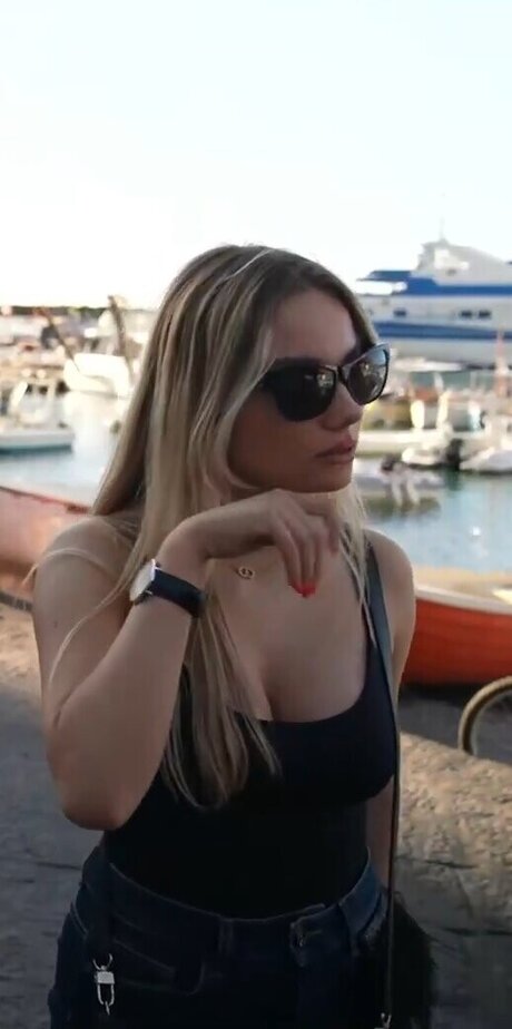 Snipsska hot model pic