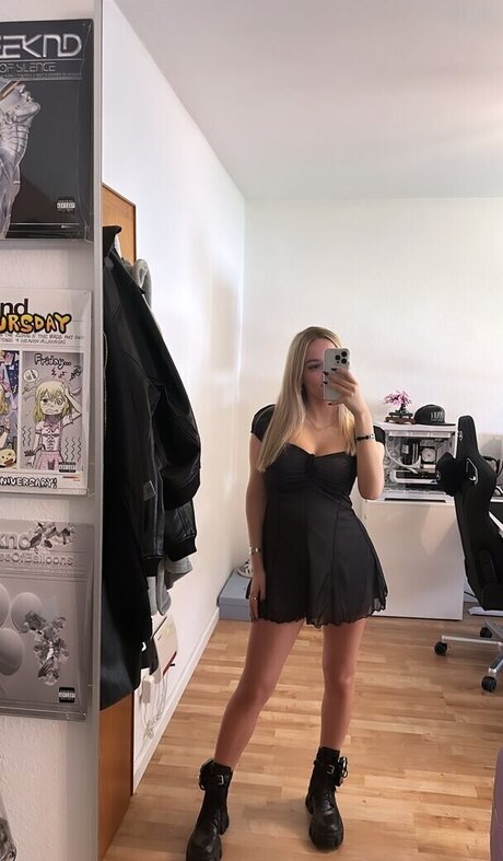 Snipsska naked star pics