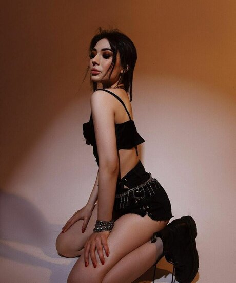 Ekatze007 model sexy picture