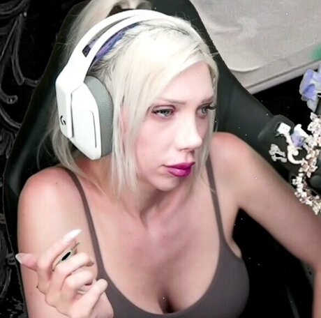 Intraventus star pornographic image