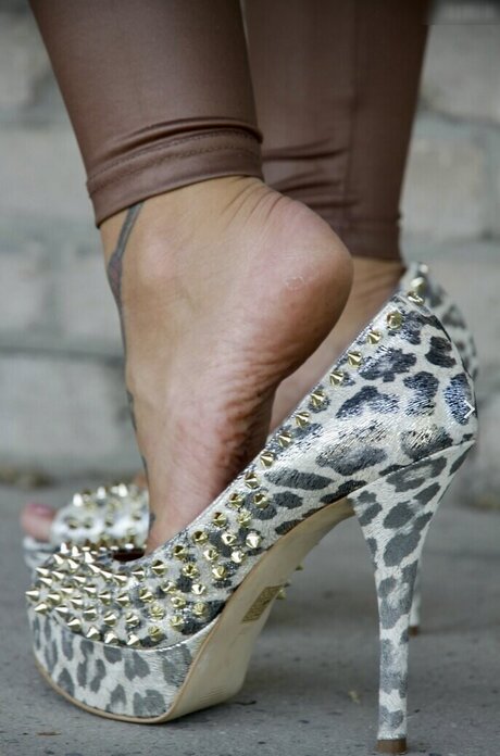 busty mom onlyfans hot naked pics