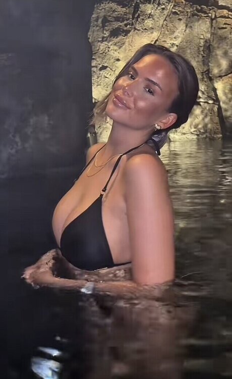 Jasmin Azizam star art pictures