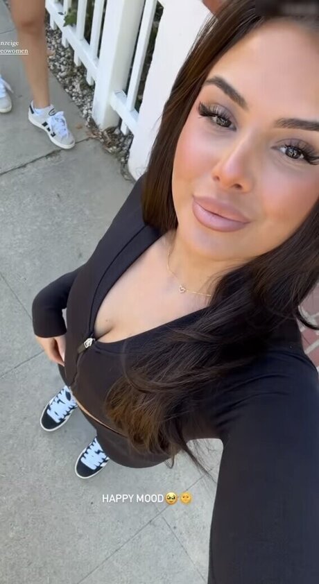 Jasmin Azizam model naked picture