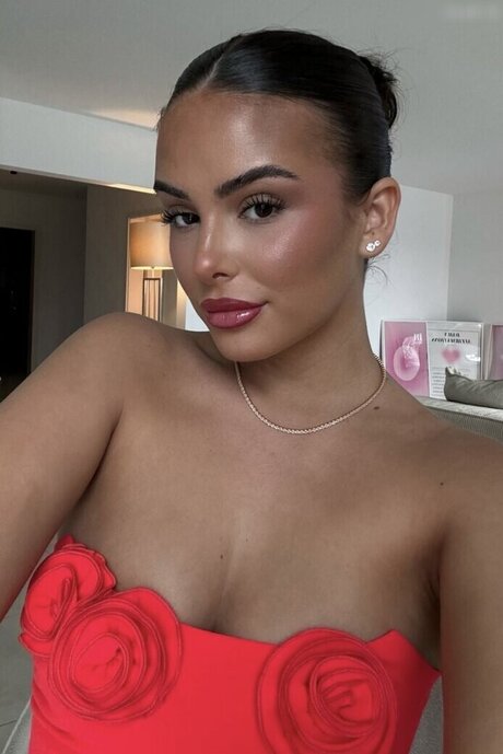 Jasmin Azizam nice star pic