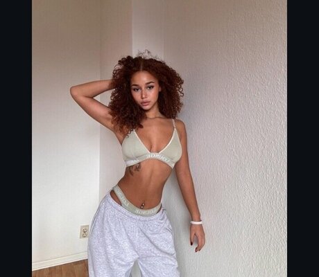 Chevelly nudes actress gallery