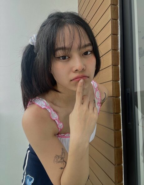 miceraa naked model img