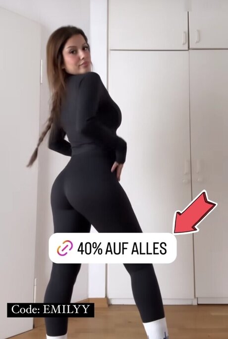 Emily Furz pretty actress photos