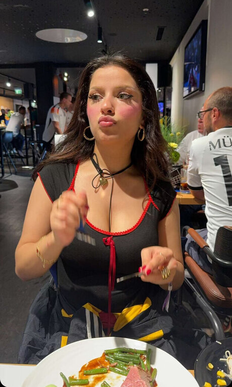 Emily Furz model free photos