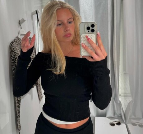 Luisa mnck exclusive model pic