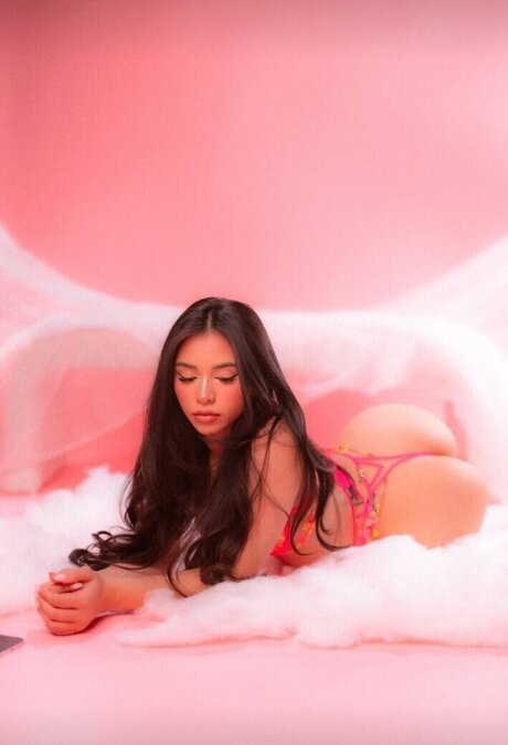 Alyssa Griffith exclusive star image