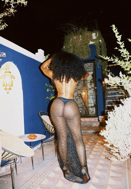 Trapezoidmouth nude actress archive