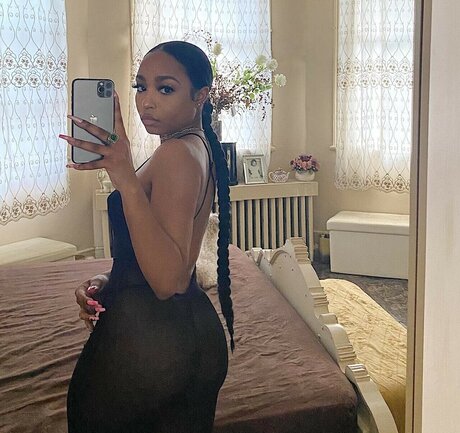 Trapezoidmouth pornstar sexy pics