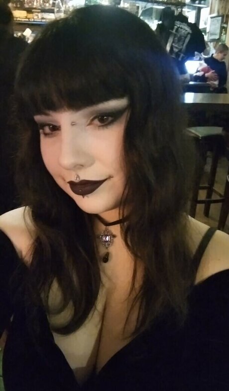 gothbynight free pornstar photo