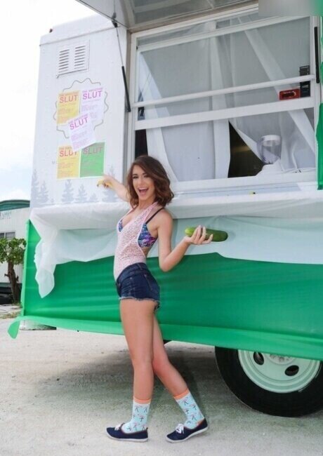 Joseline Kelly perfect actress pictures