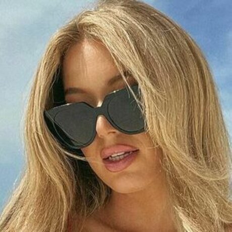 Sidney Sky star hot images