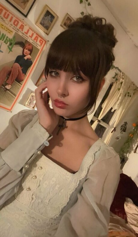 Moongirlevie exclusive pornstar image