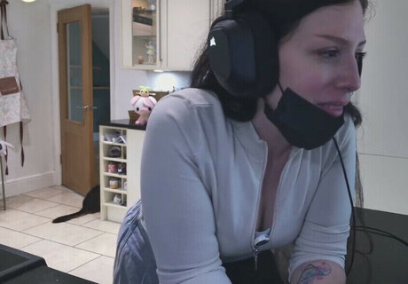 Dya Rikku free pornstar galleries