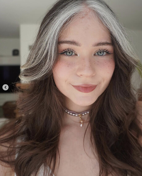 nadinebreaty adult model image