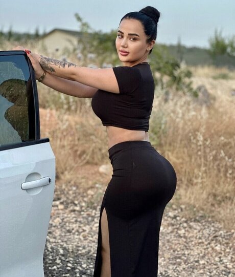 Melek Azad sex model gallery