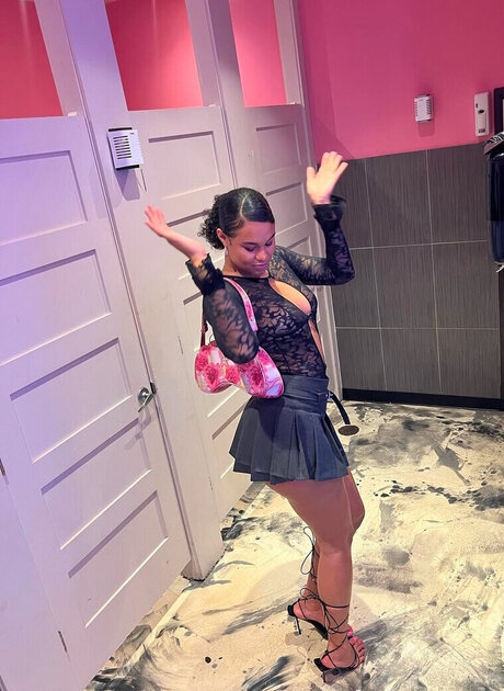 pregnant teacher onlyfans pornos image