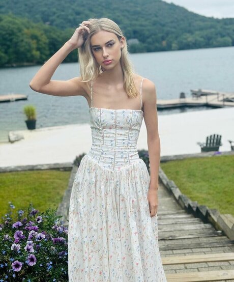 Claire Jameson hd model pic