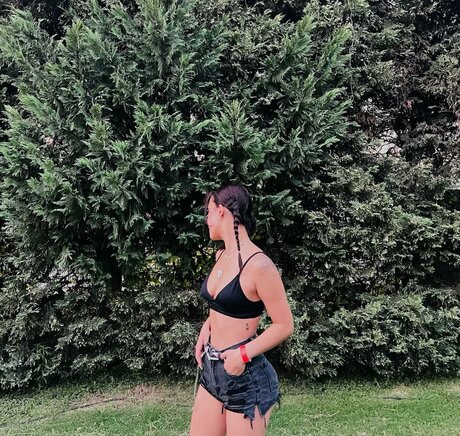 Ebrukzlyr pornstar top pictures