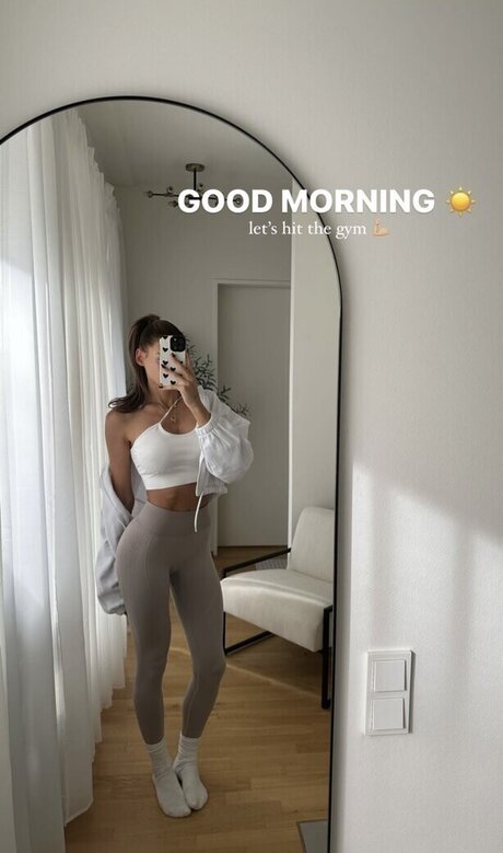 Gerda Lewis star hot pic