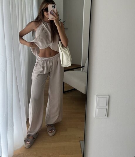 Gerda Lewis perfect pornstar img