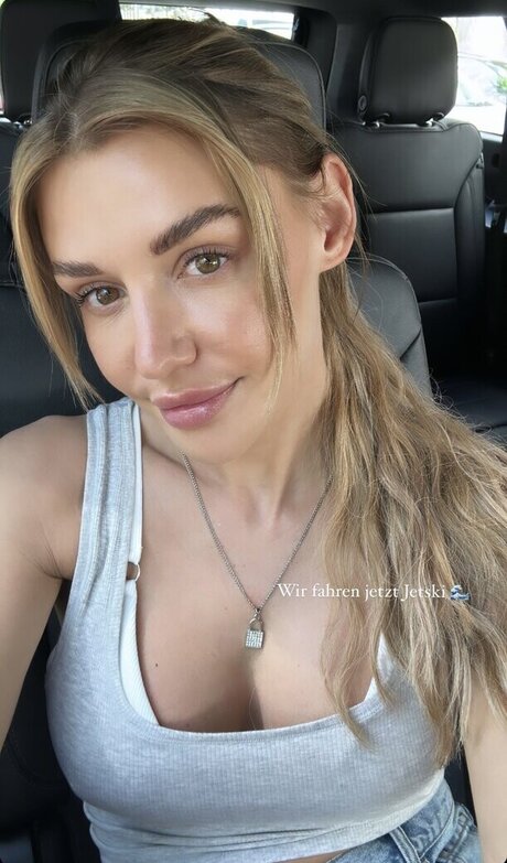 Gerda Lewis model nice img