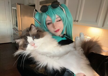 Duckie Cos nude star archive