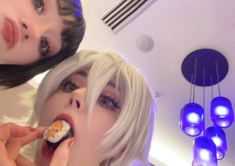 Duckie Cos nude star photos