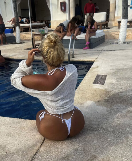 Nilufarsra art actress photo