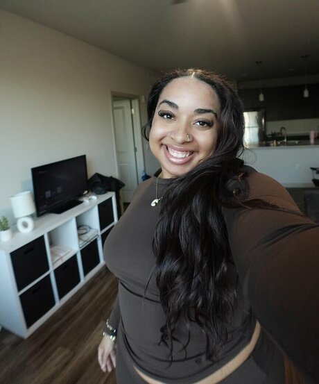 Themillieelise model porn picture