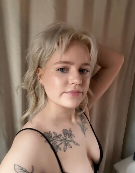 blondpeche sexy star images