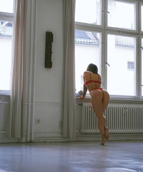 Salome Sylvana star nude pic