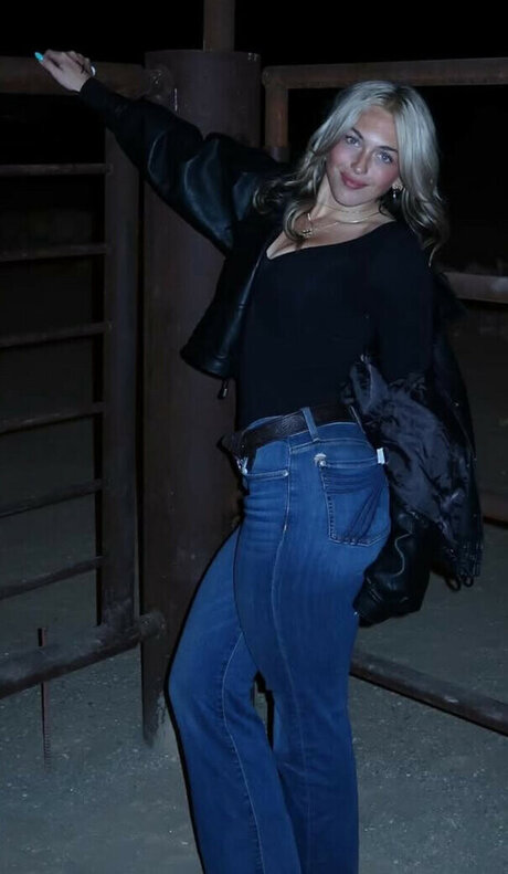 Jordan Blue sexy actress img