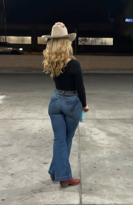 Jordan Blue pornographic model img