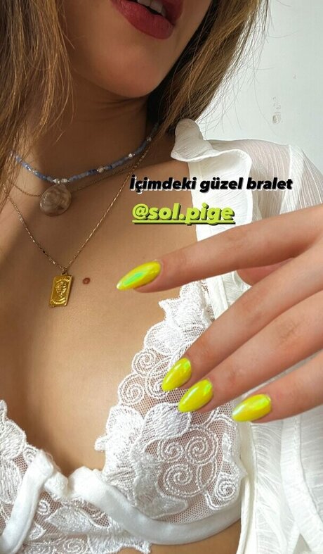 zeybik model nude pics