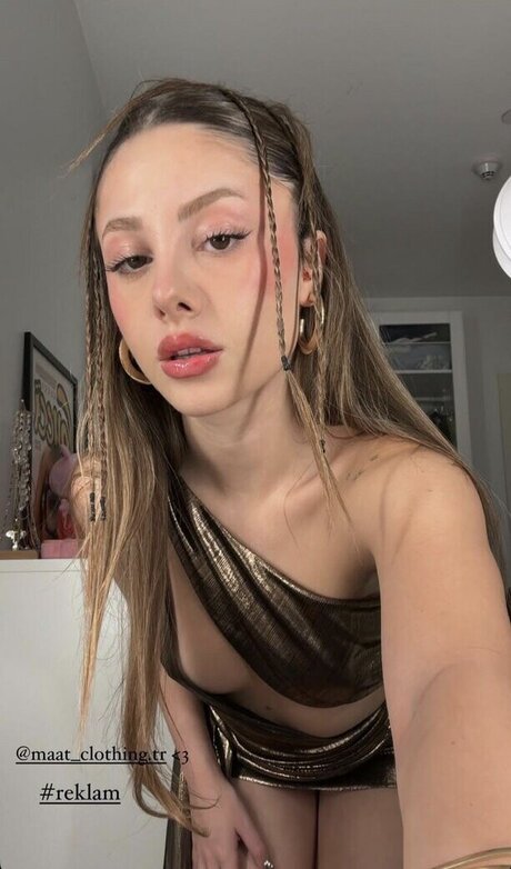 zeybik beautiful model image