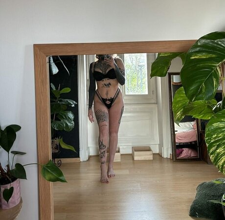 divinement bon beautiful pornstar pic