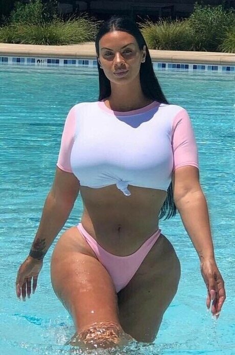 Johanna Leia star top pic