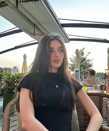 mildixs erotic model image