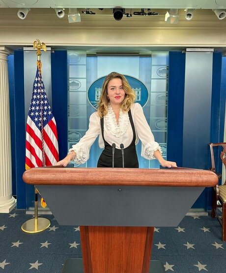 Louise Aubery hot actress pics