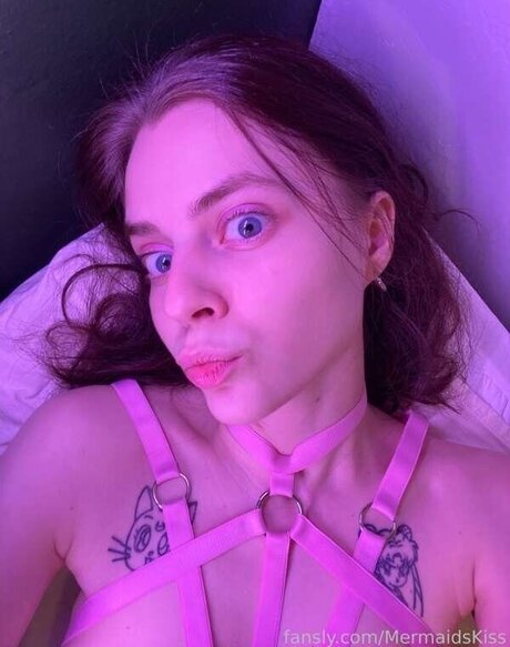 Mermaids Kiss xxx star photo