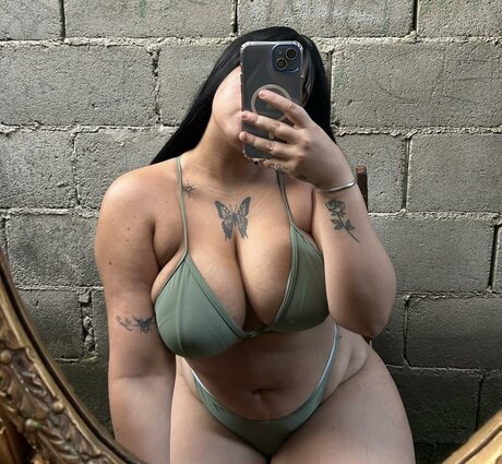 Elizabeth Nazariego star hd pictures