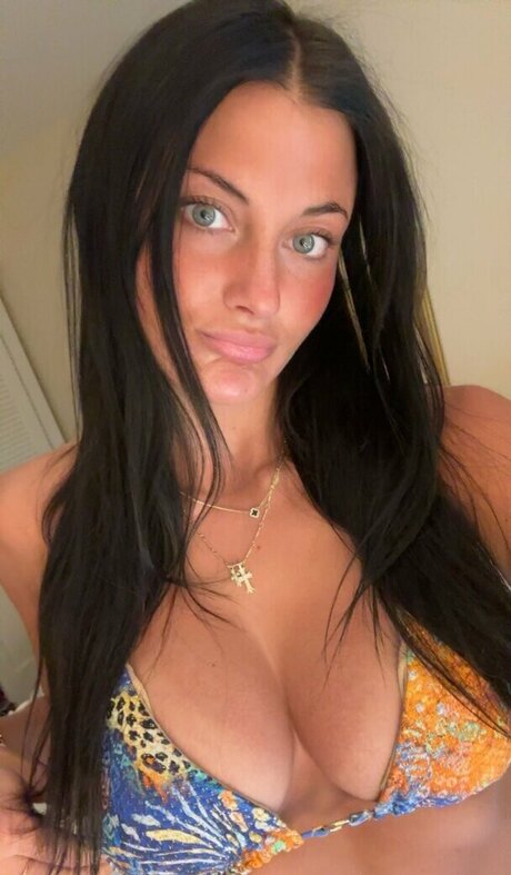 Kylie Mogen star sexy img